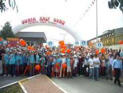 Cerrahlar, Dünya Kalp Günü'nde 'yüreğinize Sağlık Yürüyüşü'' Yaptı
