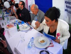 Hanımlar, Yemek Yarışmasında Hünerlerini Ustalara Onaylattı