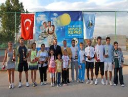 Bolu'da Açık Tenis Turnuvası Ödülleri Verildi