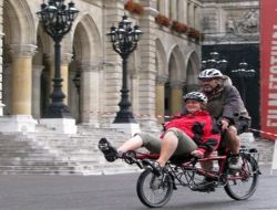 Nükleer Silahlara Dikkat Çekmek İçin Pedal Çeviriyorlar!!