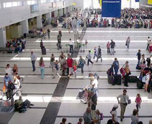 Havaalanı yol geçen hanı gibi..