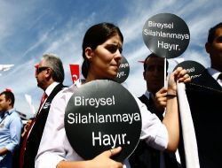 Bireysel Silahlanmaya Karşı 'ayakkabılı' Protesto