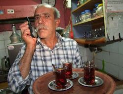 Siparişleri Telsizle Almaya Başlayan Çaycı Müşteri Sayısını İkiye Katladı
