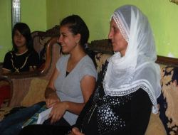 Polisi Taşlamaktan 10 Ay Hapis Yattı ve Okuldan Oldu!