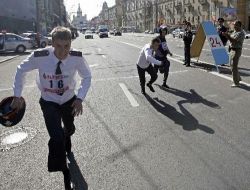 Rus Polisleri Şehir Gününde Kıyasıya Yarıştı