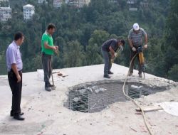 Rize Belediyesi Yıkıyor, Vatandaş Yeniden Yapıyor