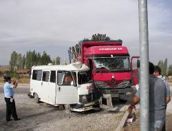 Şarkikaraağaç'ta Trafik Kazası: 2 Si Ağır 7 Kişi Yaralandı