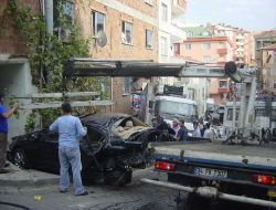 Freni Boşalan Kamyon, Ortalığı Savaş Alanına Çevirdi