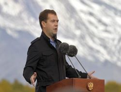 Medvedev'den Japonya İle Tartışmalı Kuril Adalarına Ziyaret Sözü