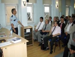 Ereğli Emniyet Müdürlüğü, Öğrenci Servisi Sürücülerine Seminer Verdi