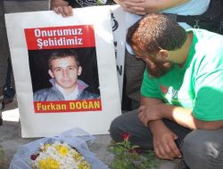 Londra'dan Yola Çıkan Gazze Konvoyu Furkan Doğan'ın Mezarını Ziyaret Etti