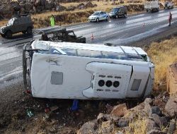 Bingöl-elazığ Karayolunda Trafik Kazası: 2 Ölü 11 Yaralı