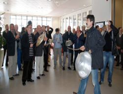 Cami İnşaatına İzin Alamayan Cemaat Belediye Binasında Tencere-tava Çaldı