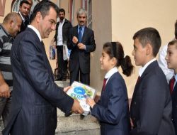Eyüp Belediyesi'nden Öğrencilere Kırtasiye Yardımı