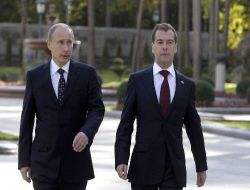 Putin Medvedev'e Eli Dolu Geldi; Tandem Güçlendi!