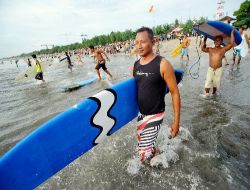 Bali'deki Plaj Festivali Renkli Görüntüler Oluşturdu