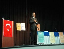 "Kadınlar da Camilerde Namaz Kılmalı"