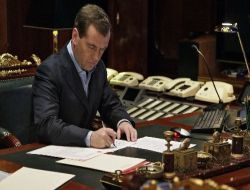 Medvedev Kıbrıs'a Gidiyor; Rum Yönetim Rusya Adına Vergi Toplayacak!