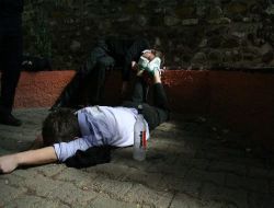 Öğle Vakti Alkol Alan Liseli Öğrenciler, Cami Parkında Sızdı
