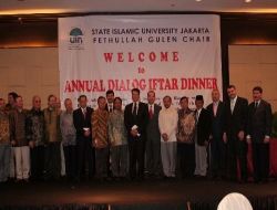 Endonezya'da 'gülen Kürsüsü'nün İftarı Büyük İlgi Gördü