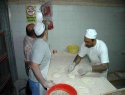 Karşıyaka'da Fırınlara Ramazan Pidesi Baskını