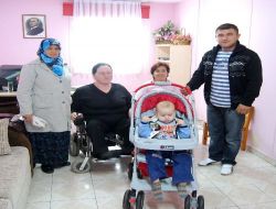 Göreleli Minibüs Sürücüleri, Engelli Bir Çocuğa Tekerlekli Sandalye Hediye Etti