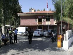 Bunalıma Giren Polis Memuru Canına Kıydı