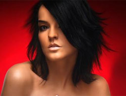 REKLAM FİLMİNDE HEM OYNADI, HEM ŞARKI SÖYLEDİ!