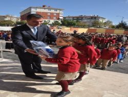 Eyüp'te Öğrencilere Kırtasiye Yardımı Yapıldı