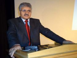 Prof. Dr. Çelik: Bazı Gençler Bedenlerini Sergilemekten Haz Duyuyor