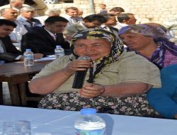 59 Yaşındaki Kadın Okuma Yazma Öğrenip Muhtar Olacak