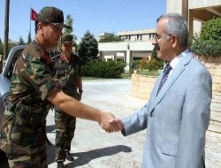Diyarbakır Jandarma Bölge Komutanı Karaosmanoğlu, Vali Duruer'i Ziyaret Etti