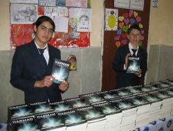 Bu Okul Kitap Okuyan Köylüye Altın Veriyor