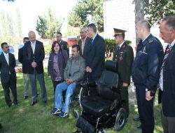 Bakan Yazıcı'dan Ortopedik Engelli Gaziye Akülü Sandalye