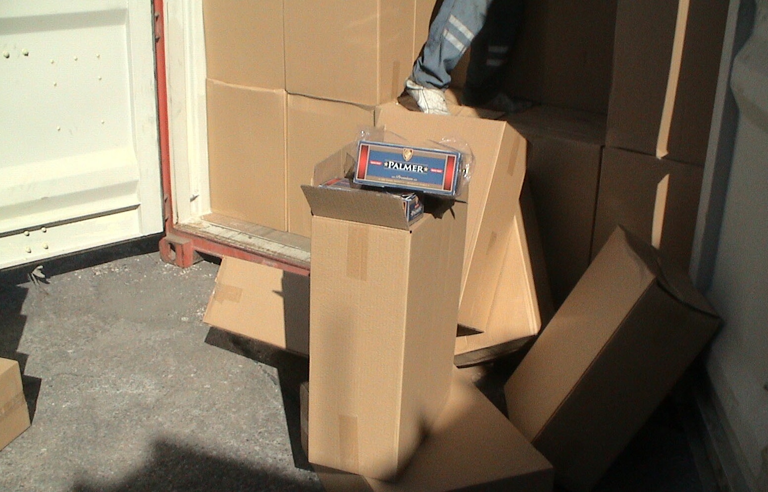 İZMİR'DE TRİLYONLUK KAÇAKÇILIK