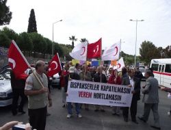 Ayvalıklılar Kapanan Verem Savaş Dispanserinin Açılması İçin Yürüdü