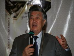 Kazak Yazar ve Akademisyenler, Gülen'i Anlattı!