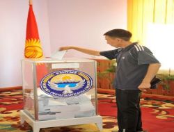 Kırgızistan'da Halk Sandık Başına Gidiyor
