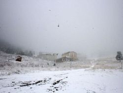 Uludağ'da Erken Yağan Kar Otel Ve İşletmecilerinin Yüzünü Güldürdü