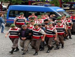 Sahte Çeklerle Piyasayı Dolandıran 12 Kişilik Çete Operasyonla Çökertildi!