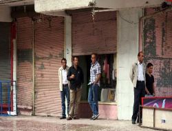 Öcalan'ın Suriye'den Çıkarılışının Yıldönümünü Bahane Eden Grup Polise Saldırdı