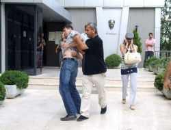 Yurtdışına Gitmek İçin İnternette Karısını Pazarladı