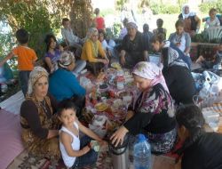 Konak Belediyesi'nden Dar Gelirli Vatandaşlara Sevgi Piknikleri