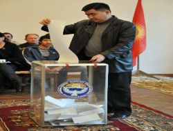 Kırgızistan Halkı Sandık Başında
