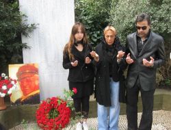 Attila İlhan'ı Anma Töreninde Ailesi, Siyasi Mesaj Veren Grubu İstemedi