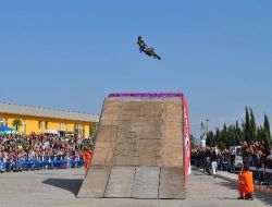 14 Yaşındaki Toprak'tan Motosiklet Şov