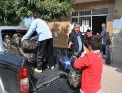 Bitlisliler, Manisa'da İhtiyaç Sahibi 300 Aileyi Giydirdi