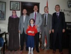 Ünye Belediye Başkanı Arpacıoğlu, 6 Ayda 30 Kitap Okuyan İki Kişiyi Ödüllendirdi