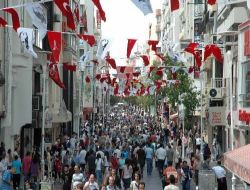 Karşıyaka 9 Eylül İçin 10 Bin Bayrak Asıldı