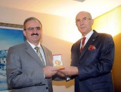 Kızılay Başkanı Küçükali, Van Valisi Karaloğlu'nu Ziyaret Etti
